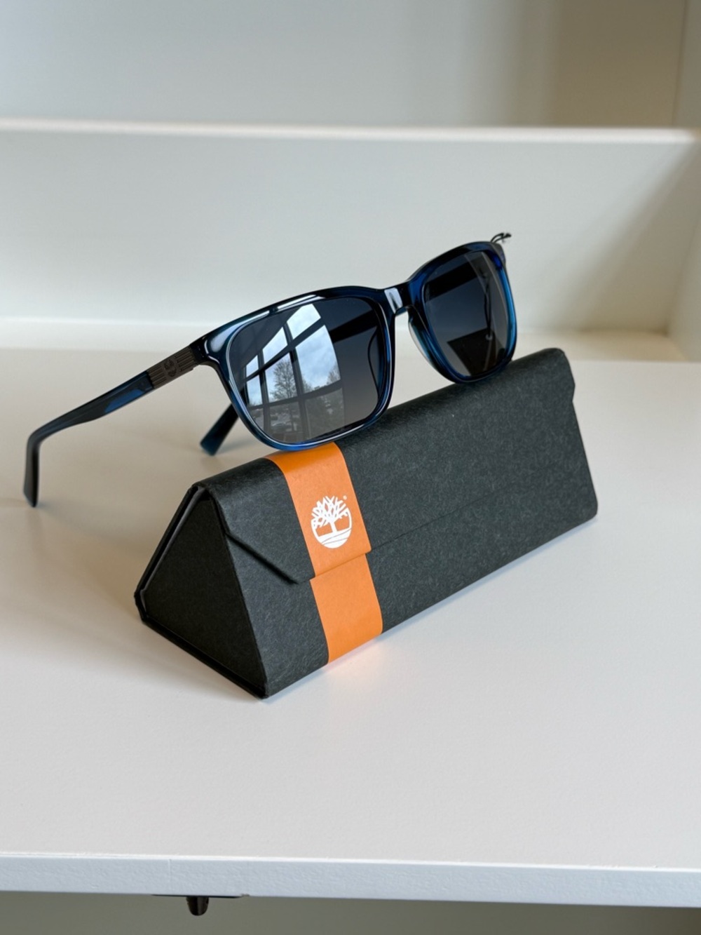 Timberland Men’s Polarized Sunglasses, Shiny Blue- NEW with Case